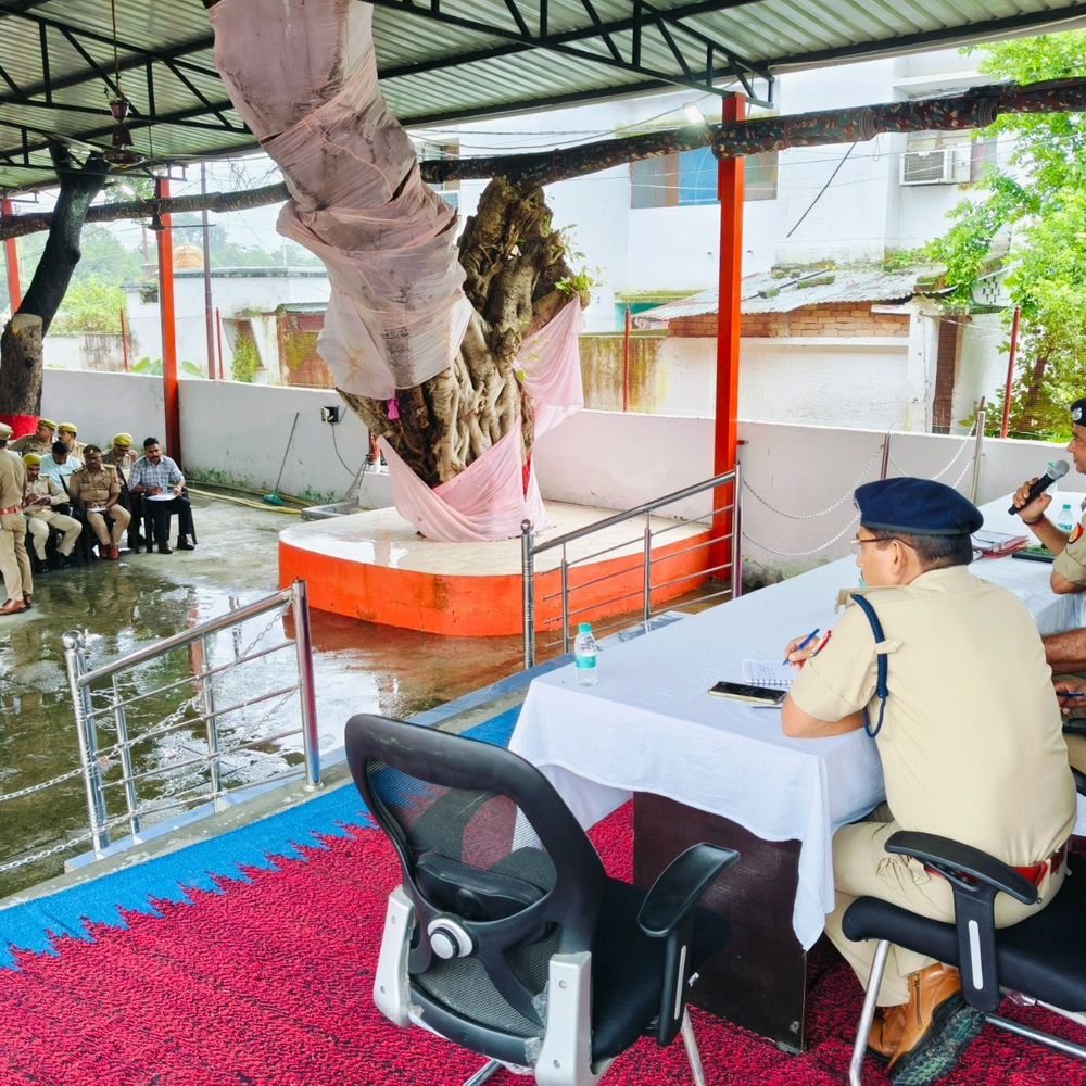 रामपुर लाइन में सैनिक सम्मेलन आयोजित:एसपी ने सुनीं जवानों की समस्याएं, सड़क सुरक्षा के लिए दिलाई शपथ