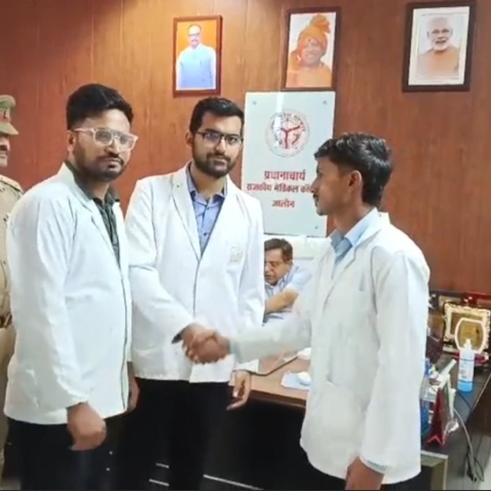 मेडिकल कॉलेज में MBBS और नर्सिंग छात्रों का विवाद सुलझा:तीन दिन से चल रहे विवाद का शांतिपूर्ण समाधान, छात्रों ने हाथ मिलाया