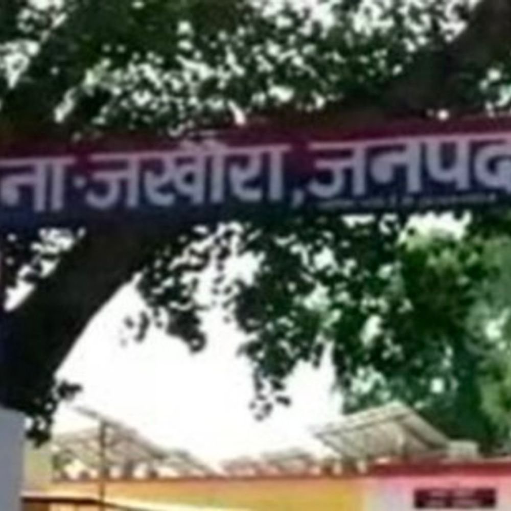 ललितपुर पुलिस ने दो रेप आरोपियों पर गैंगस्टर एक्ट लगाया:दोनों आरोपी जेल में बंद हैं, महिलाओं से जुड़े गंभीर अपराधों का है गिरोह