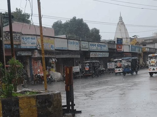 लखीमपुर में बदला मौसम, बारिश से गर्मी से राहत:पक रही धान की फसल को लेकर किसानों की चिंता बढ़ी