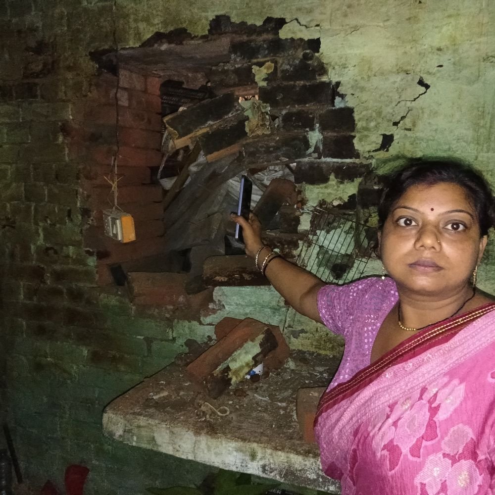 फतेहपुर में ब्लास्ट पर महिला बोली,बारूद से विस्फोट की आशंका:SP बोले- 2 साल पहले तक पटाखे बेचता था, मलबे में विस्फोटक सामग्री नहीं मिली