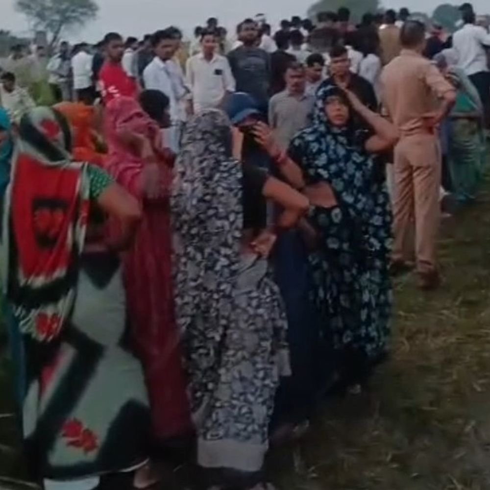 फिरोजाबाद में सिरसा नदी में मिला युवक का शव:ग्रामीणों की सूचना पर पहुंची नारखी पुलिस, पहचान और पोस्टमार्टम की कार्रवाई में जुटी