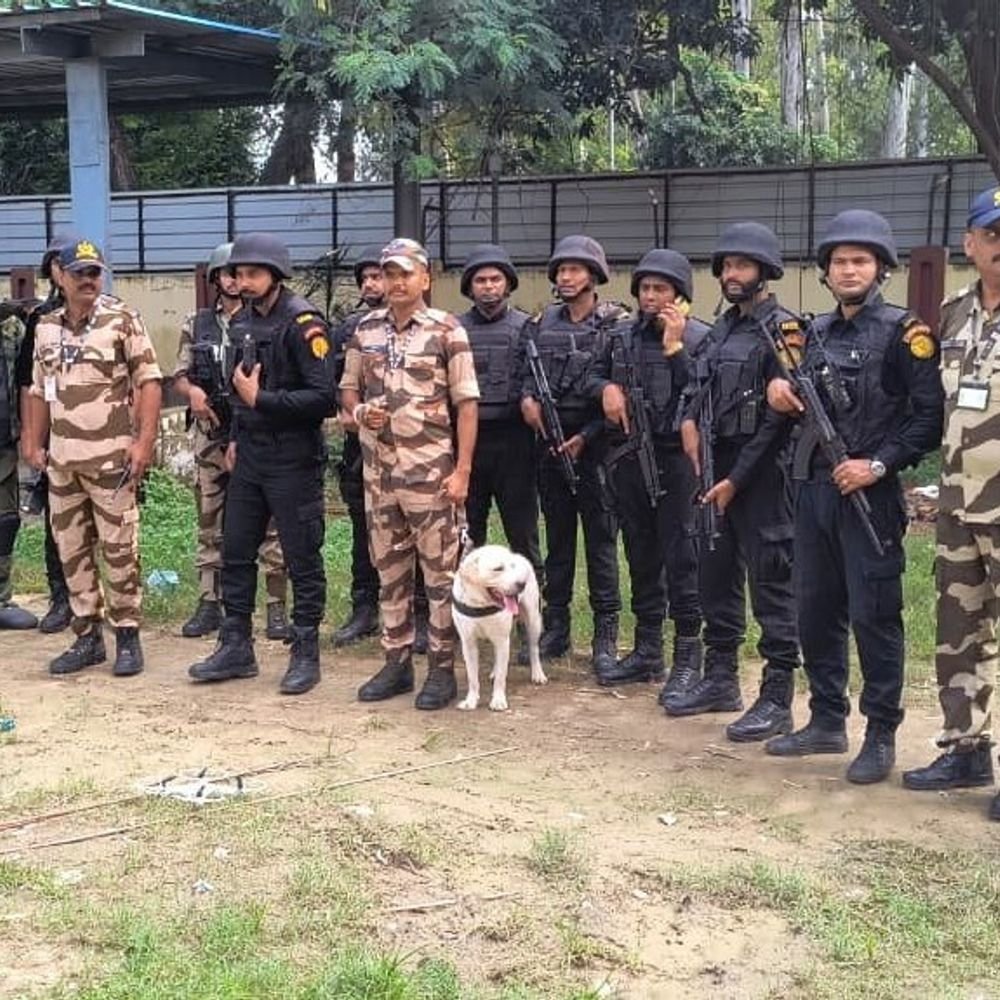 वाराणसी एयरपोर्ट पर अचानक बजा अलार्म, जवानों ने घेरा ATC:मॉक ड्रिल में CISF-ATS के साथ पुलिस रही मुस्तैद