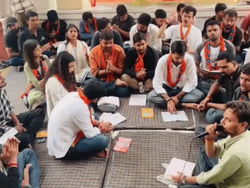 BHU में 22 छात्रों ने किया भूख हड़ताल:केन्द्रीय कार्यालय के बाहर ABVP का चल रहा अनिश्चितकालीन धरना,चीफ प्राक्टर को हटाने की कर रहे मांग