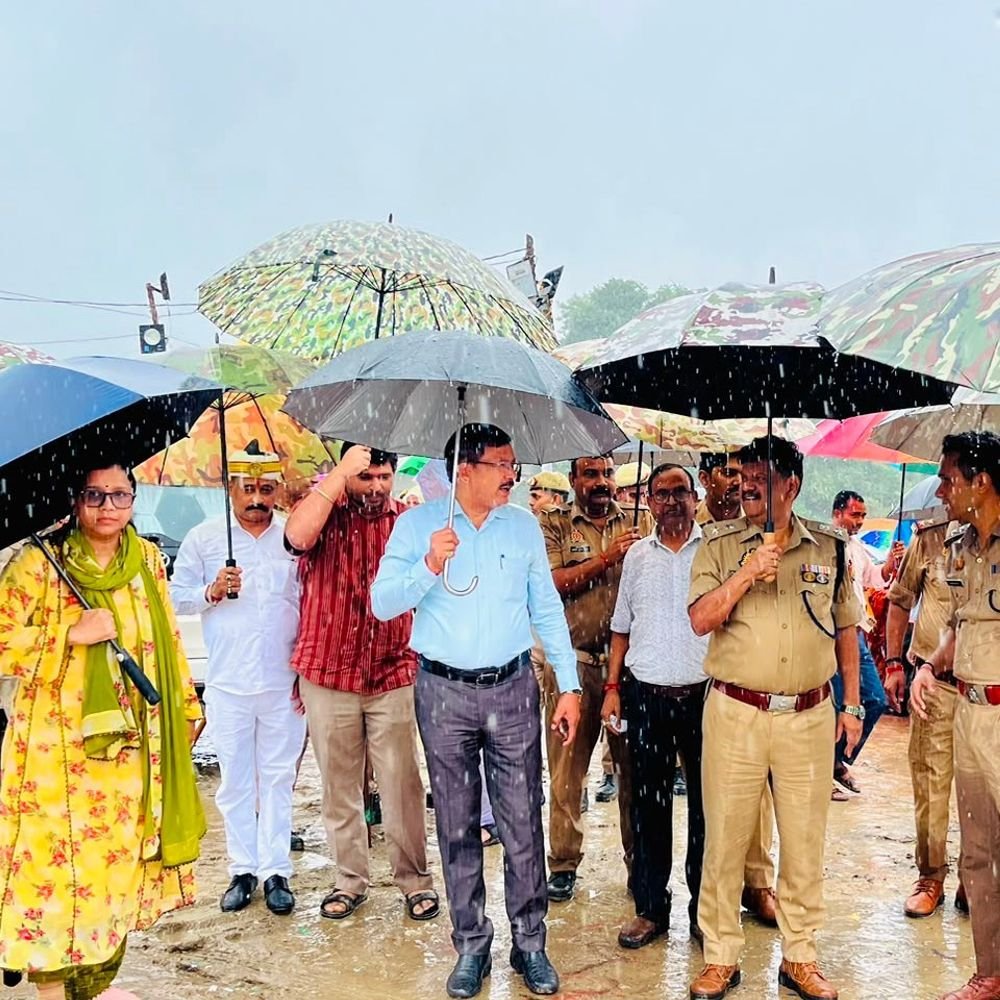 गणेश विसर्जन की तैयारियों का डीएम-एसपी ने लिया जायजा:सुरक्षा, भीड़ नियंत्रण की व्यवस्था देखी; अधिकारियों को सतर्कता बरतने के निर्देश