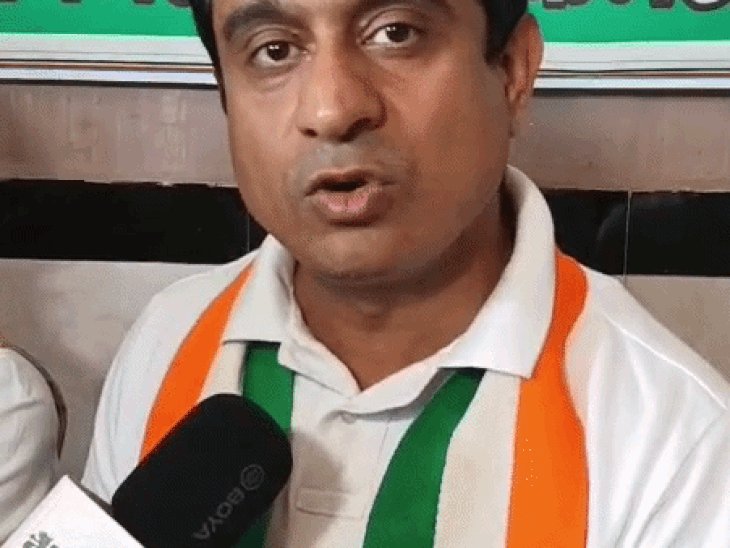 आगरा में यूथ कांग्रेस ने सीईसी को घेरा:कहा- ज्ञानेश कुमार गद्दार हैं, पुलिस FIR में पिता का बीपी बढ़ाच लेकिन पिता बोले- मैं घर नहीं था
