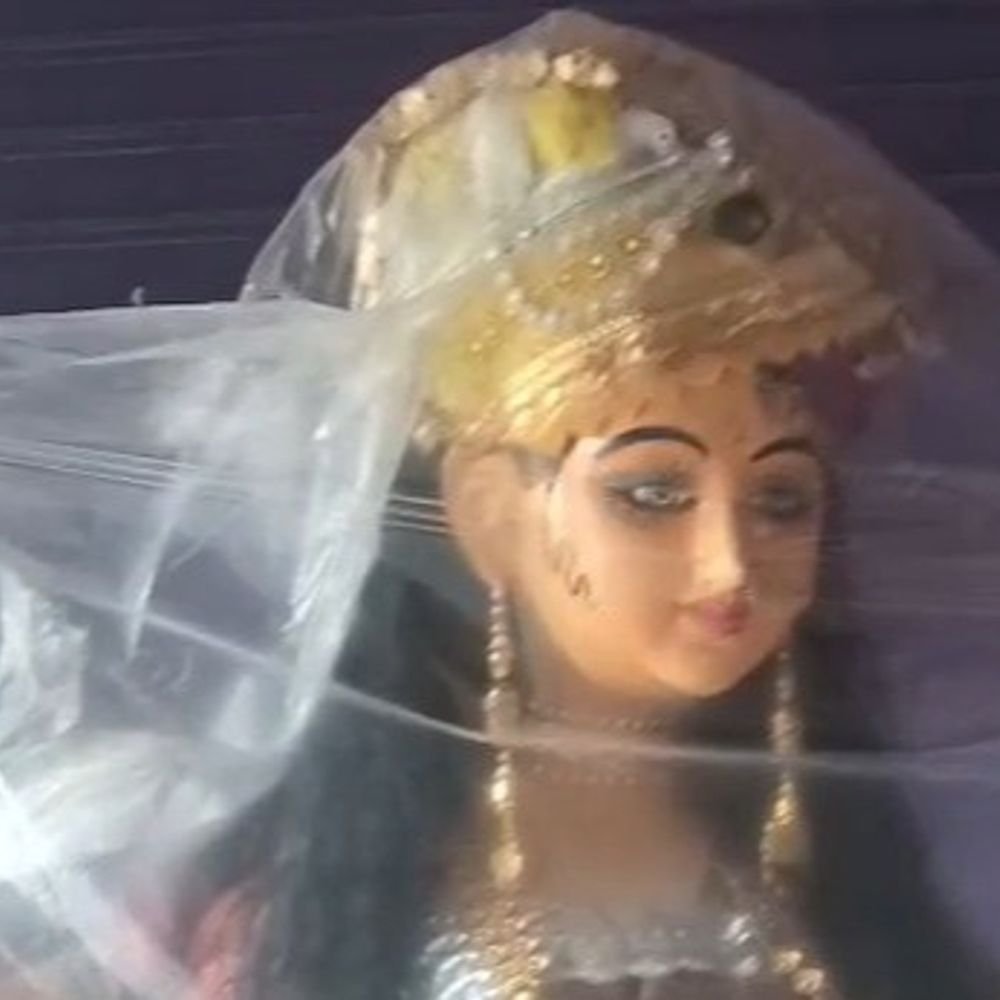 फतेहपुर में शारदीय नवरात्र तैयारियां तेज:कारीगर दुर्गा प्रतिमाओं को संवारने जुटे, पंडाल निर्माण और सजावट कार्य जारी