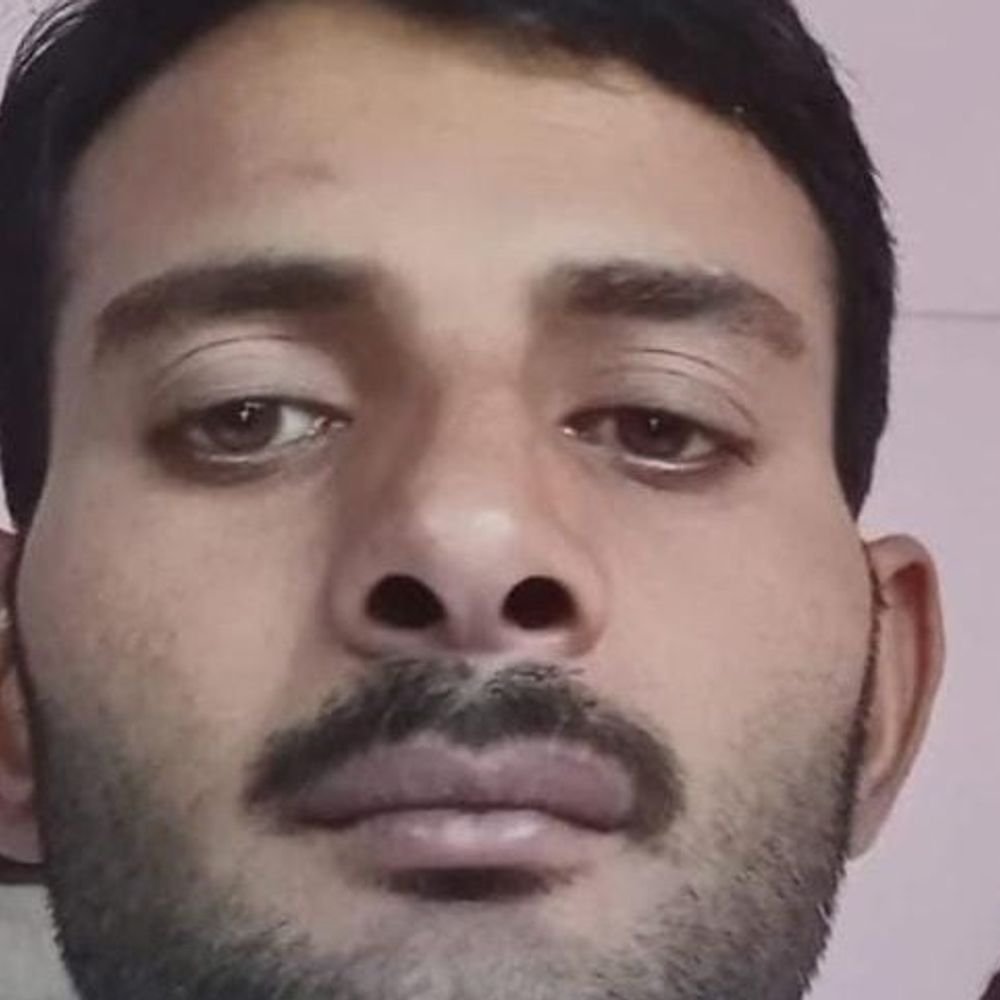 बाबूगंज रेलवे फाटक पर नौचंदी एक्सप्रेस से युवक की मौत:प्रतापगढ़ में पार करते समय हुआ हादसा, परिवार में मचा कोहराम