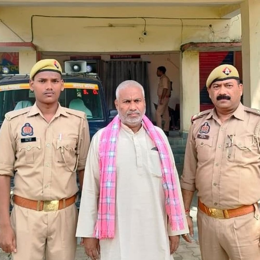 बलिया में पचास हजार का इनामी हत्यारोपी गिरफ्तार:एसटीएफ-स्वाट व गड़वार पुलिस की संयुक्त कार्रवाई
