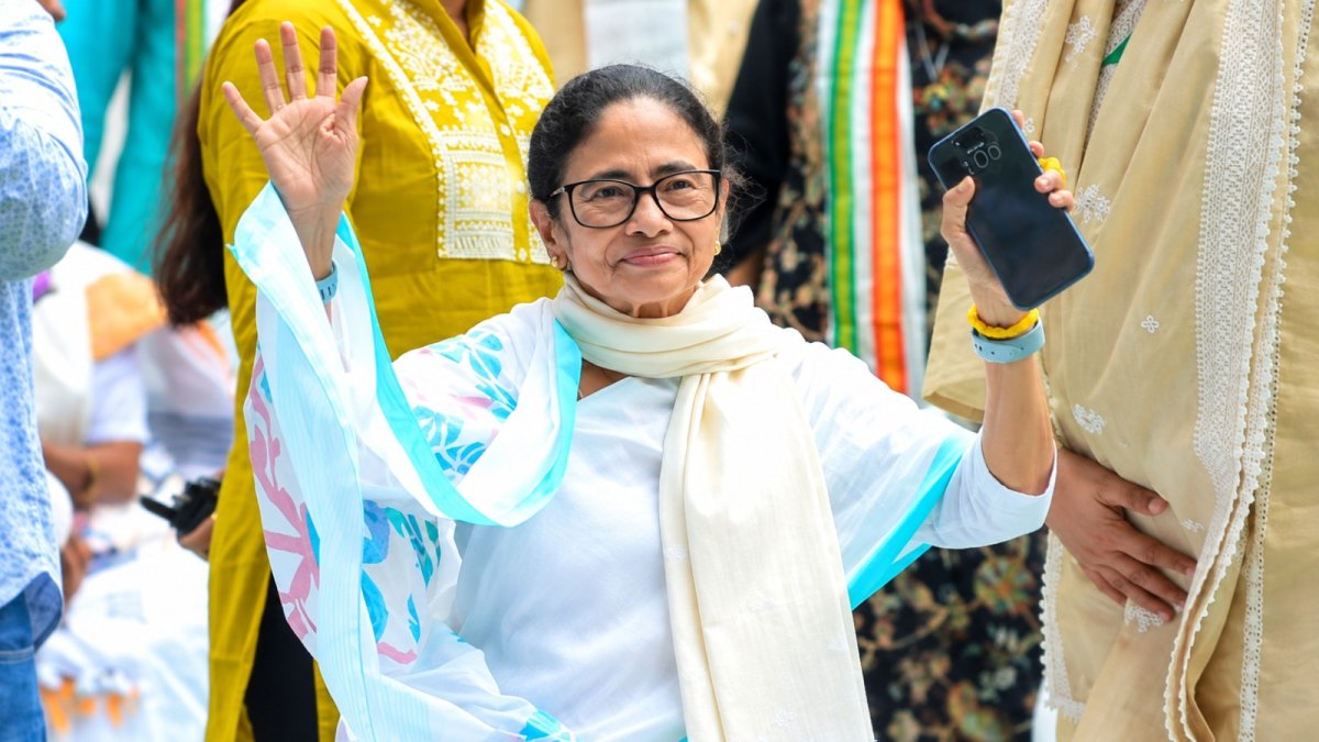 रेजीनगर उपचुनाव में ममता बनर्जी को बड़ी राहत, रबीउल आलम चौधरी ने बदला फैसला