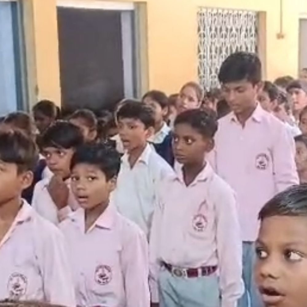वन्दे मातरम् के 150वें वर्ष पर सामूहिक गायन:बच्चों ने एक साथ, एक लय और एक स्वर में वन्दे मातरम् गाया