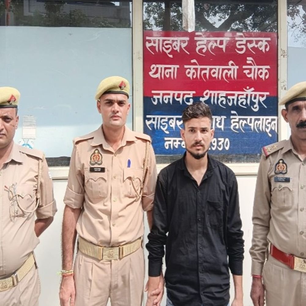 विवाहिता को आत्महत्या के लिए उकसाने का आरोपी देवर गिरफ्तार:शाहजहांपुर में घर में फंदे से लटका मिला था शव, पति समेत 4 के खिलाफ FIR