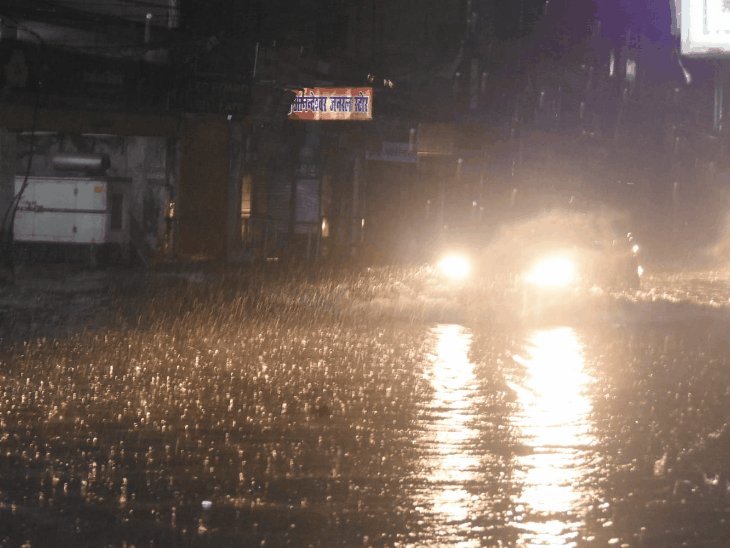 कानपुर में जोरदार बारिश की चेतावनी:12वीं तक के स्कूल बंद; सितंबर में 45 साल बाद टूटा बारिश का रिकॉर्ड, 937.8MM हुई