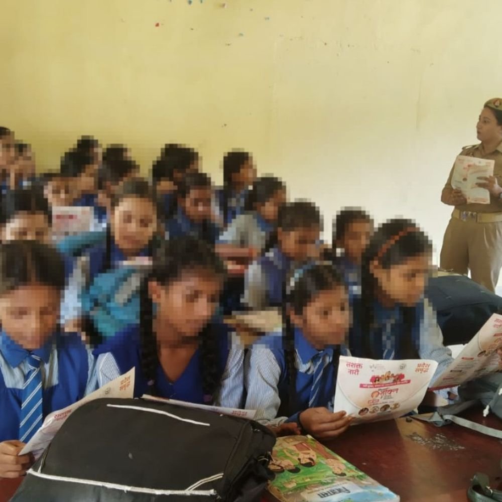 मिशन शक्ति जागरुकता कार्यक्रम:बालिकाओं को 1090, 181 और साइबर अपराध हेल्पलाइन 1930 की जानकारी दी