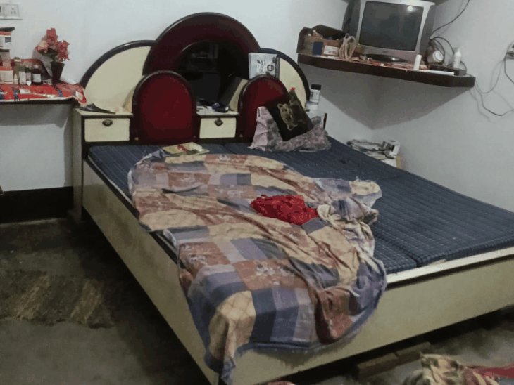 मेरठ में गर्भवती को बंधक बनाकर 5 लाख की लूट:दिनदहाड़े एक घंटे तक आंगनबाड़ी कार्यकर्ता रही खौफ में, 3 लाख नगद और डेढ़ के जेवर ले गए बदमाश