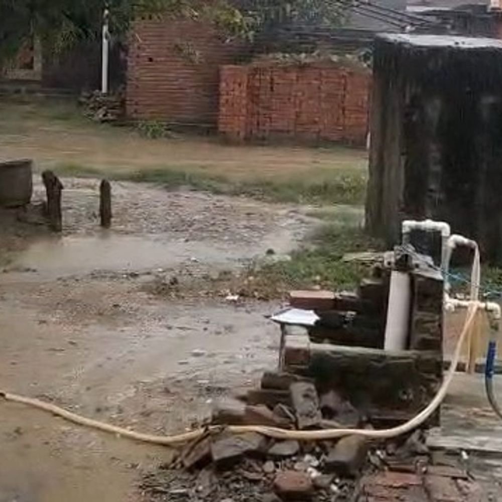 कन्नौज में 36 घंटे से लगातार बारिश:सब्जी, फूल और धान की फसलें खराब होने की आशंका; स्कूल-कॉलेज बंद
