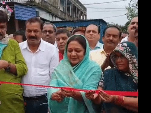 देवरिया में ‘राम छबिला यादव मार्ग’ का लोकार्पण:अध्यक्ष अलका सिंह ने किया शिलापट्ट का अनावरण, बोलीं- जल्द बनेगा स्मृति द्वार
