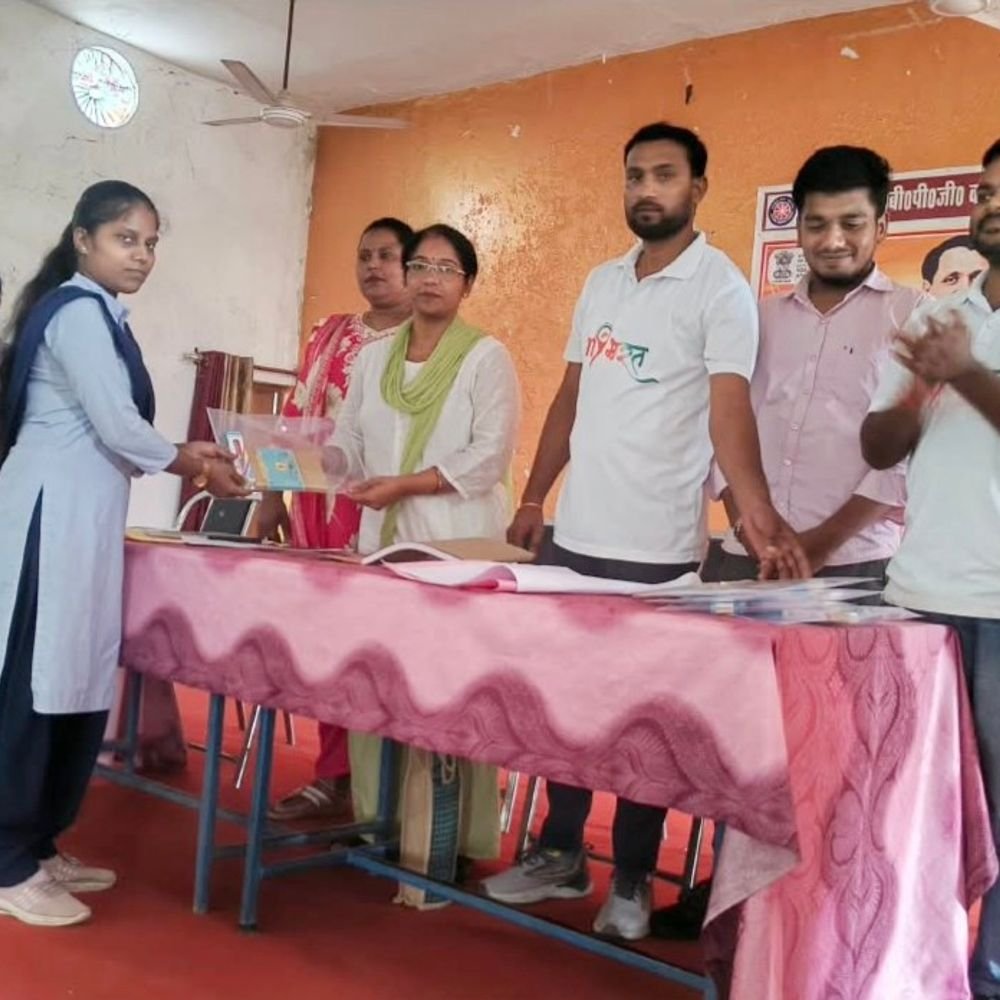 बच्चों को अच्छे-बुरे स्पर्श के बारे में समझाया:अधिकारियों ने कहा- असहज स्थिति में भरोसेमंद व्यक्ति को तुरंत बताएं