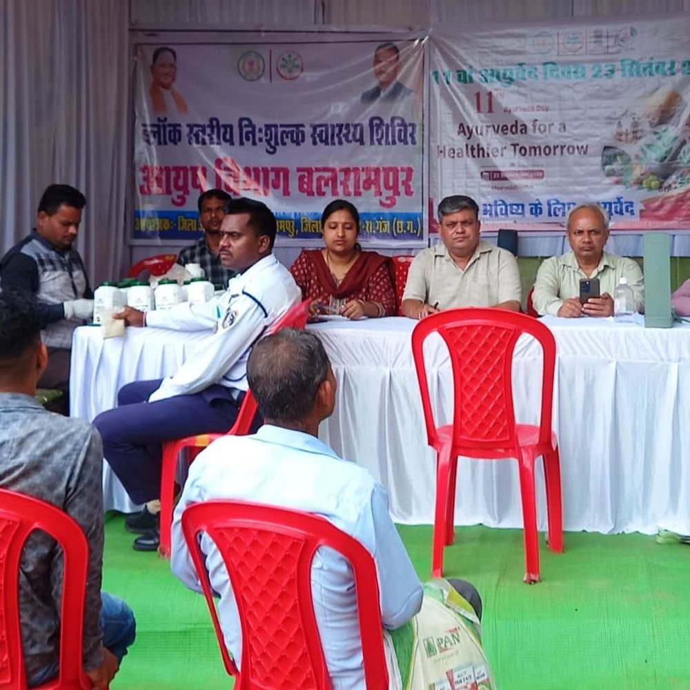 आयुर्वेद दिवस पर शिविर, 780 ग्रामीणों को लाभ