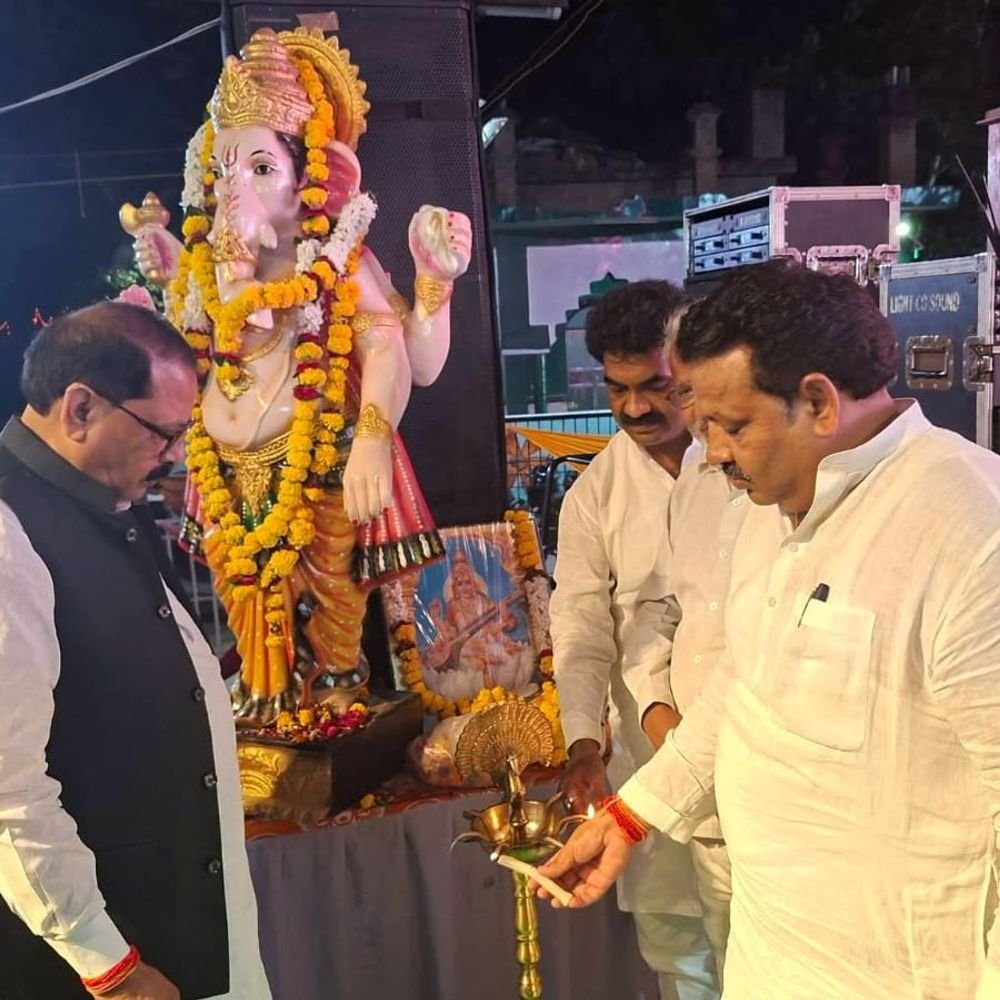 दाऊजी महाराज मेले में संगीत, नृत्य और हास्य की प्रस्तुति:कलाकारों ने बांधा समां, कार्यक्रम में उमड़ी भीड़
