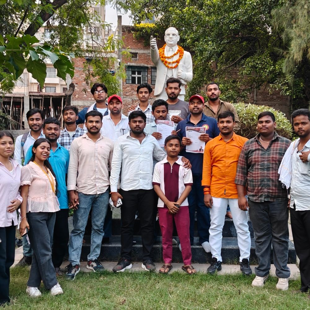 वाराणसी में चुनाव आयोग का विरोध:छात्रों ने प्रदर्शन किया, मुख्य चुनाव आयुक्त के इस्तीफे की मांग उठाई