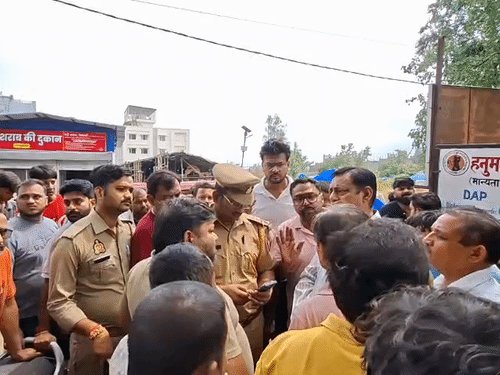 अयोध्या में 125 दुर्गा प्रतिमाओं का ऑर्डर लेकर मूर्तिकार भागा:सीसीटीवी में टीम के साथ जाते हुए दिखा, समितियों में हड़कंप