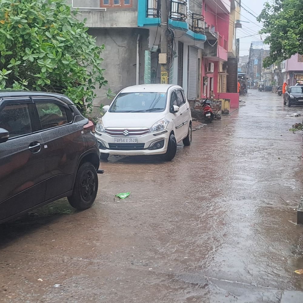 बलरामपुर में 24 घंटे से बारिश, गर्मी से राहत:गुरुवार से रुक-रुककर हो रही बारिश, शहर के कई हिस्सों में जलभराव