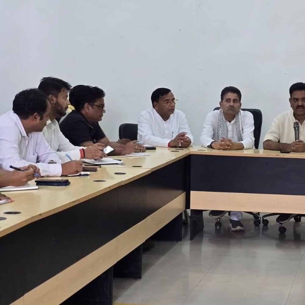 कन्नौज में 1 अक्टूबर को पहुंचेगी बनारस की बाइक यात्रा:समाज कल्याण मंत्री असीम अरुण ने कार्यकर्ताओं संग की बैठक, स्वागत की रणनीति पर चर्चा
