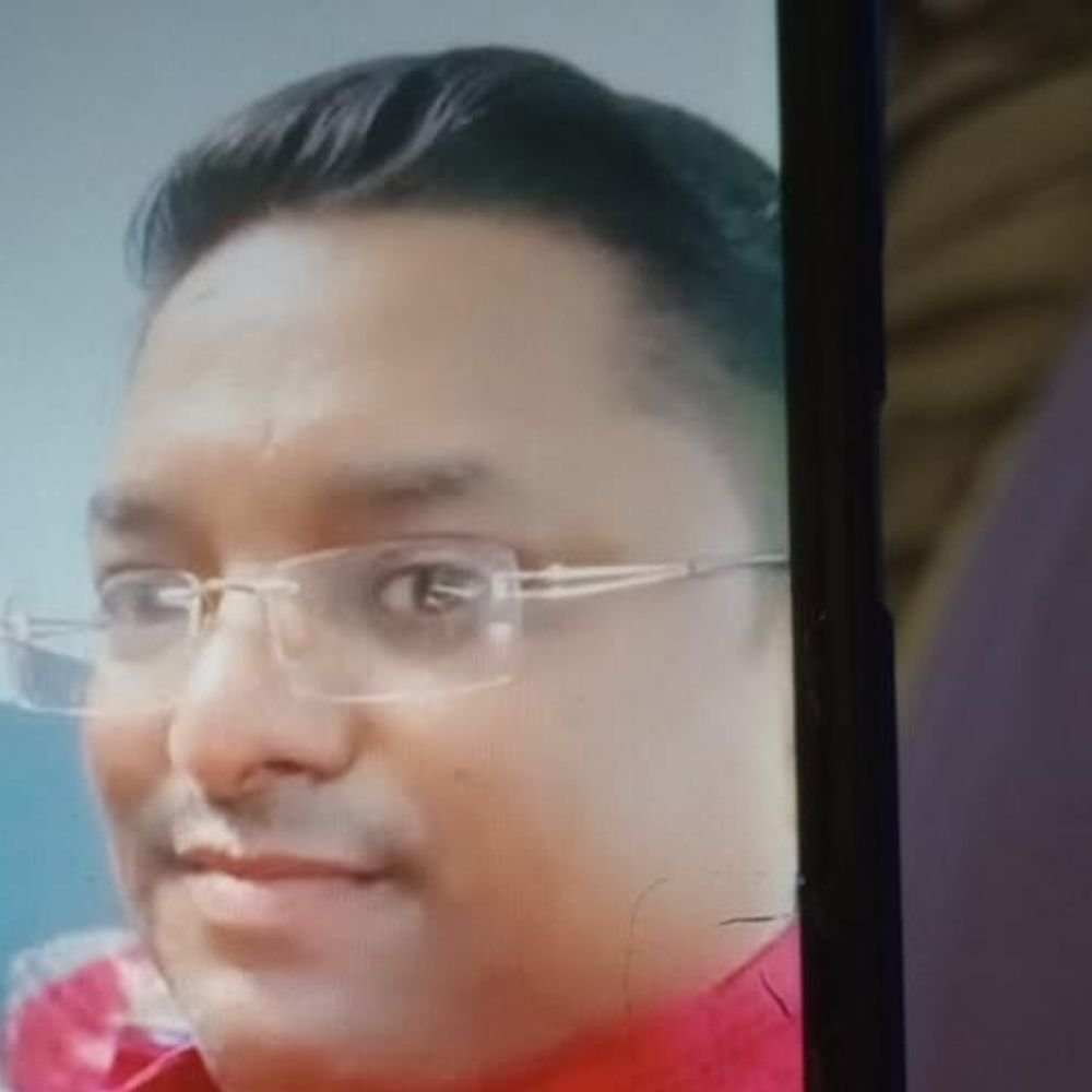 पुराने पुल से अकाउंटेंट ने यमुना में लगाई छलांग:प्रयागराज में लावारिस हाल में मिली बाइक, पुलिस 5 घंटे से चला रही सर्च ऑपरेशन