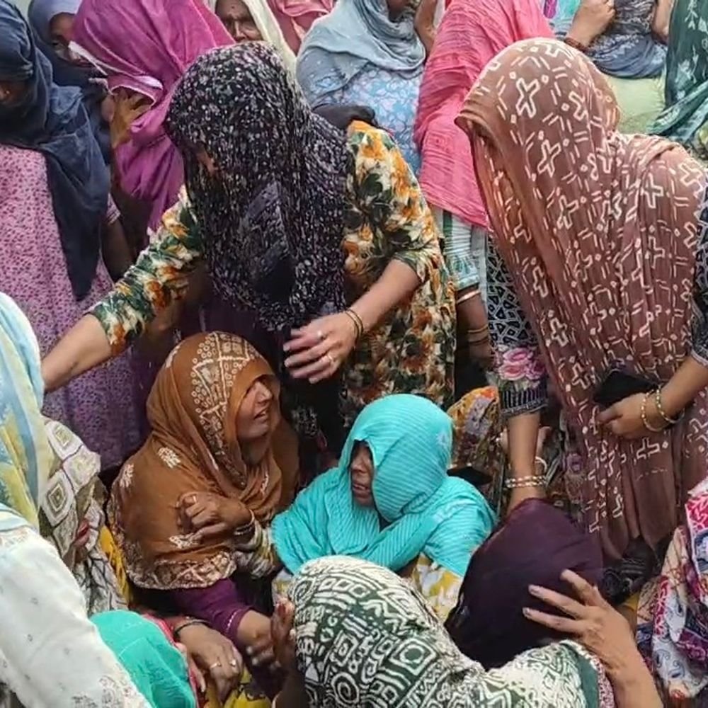मुजफ्फरनगर में महिला की मौत:पति पर गला घोटकर मारने का आरोप, परिवार समेत फरार, बिस्तर पर पड़ा था शव