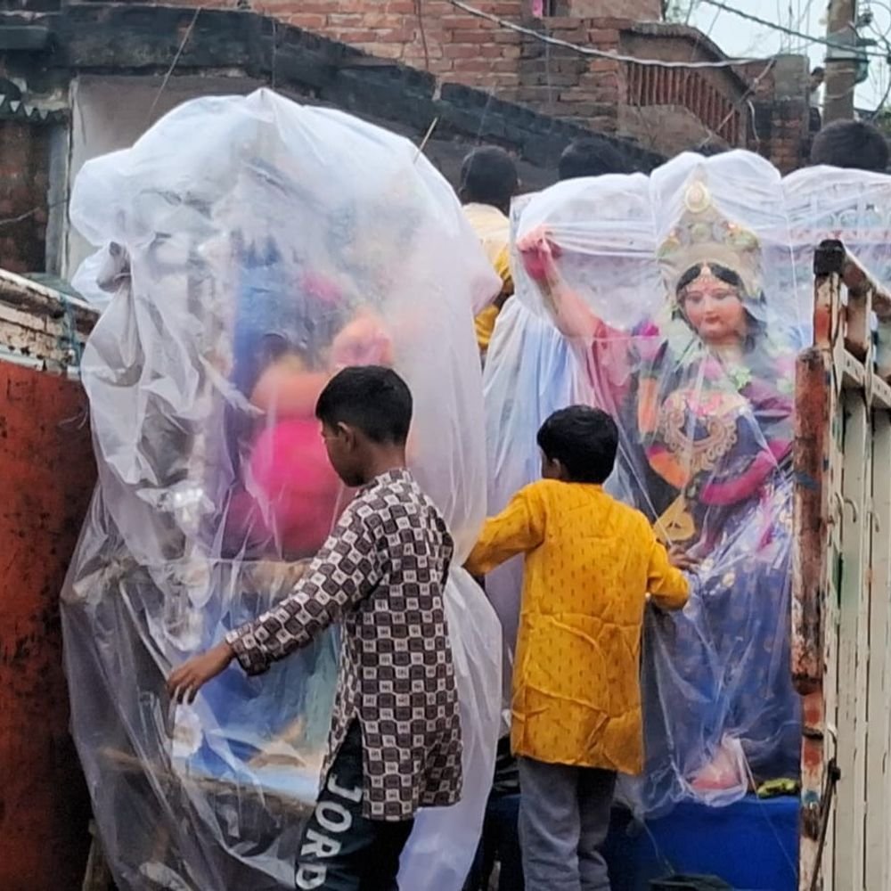 श्रावस्ती में बारिश के बीच गणपति प्रतिमाओं का विसर्जन:बारिश मे शोभायात्राएं निकलीं, अब तक 31 प्रतिमाओं का शांतिपूर्ण विसर्जन