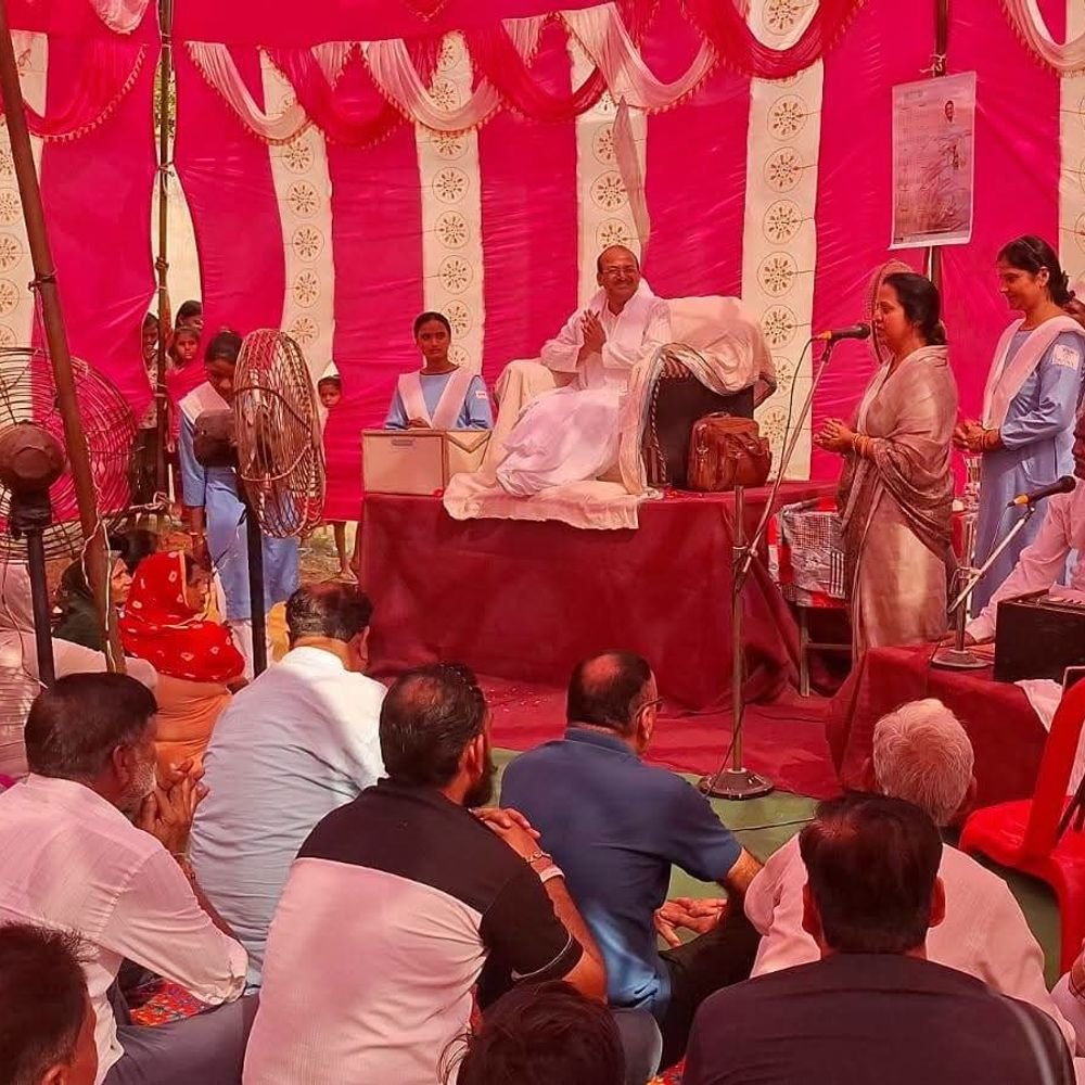साहपुर सैदू में निरंकारी सत्संग:गुरु महिमा के भजनों से वातावरण भक्तिमय, प्रसाद व लंगर वितरित