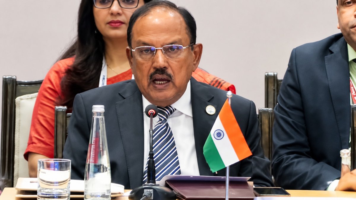 चीनी हिरासत में पहुंच गई थी डोभाल की टीम, लगा करियर खत्म हो गया!