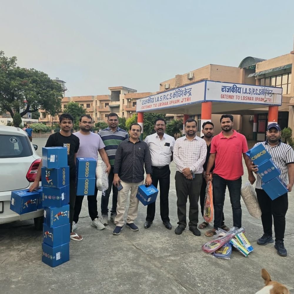 प्रतियोगी परीक्षाओं के अभ्यर्थियों को मिली खेल सामग्री:'एक कदम' संस्था ने दिया तनावमुक्त रहने का मंत्र