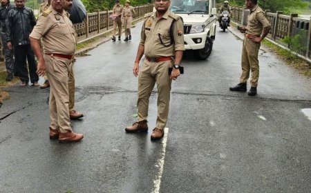 बारिश में भैंसटा पुल की अप्रोच सड़क धंसी:भारी वाहनों की आवाजाही रोकी, पुलिस ने वाहनों को डायवर्ट किया