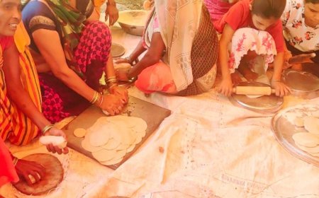 कादीपुर में ग्रामीणों ने किया बंदर की तेरहवीं का भोज:पांच साल गांव में रहा, सुंदरकांड पाठ के बाद समाधि पर चढ़ाया भोज