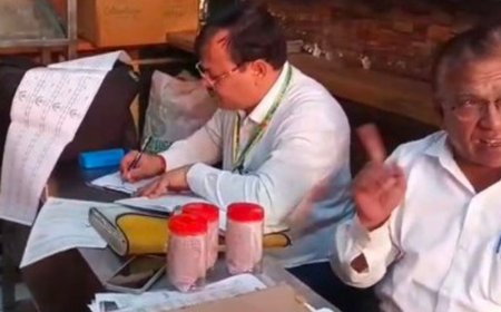 न्यू सूरी स्वीट्स में सड़ी बालूशाही की शिकायत पर सैंपलिंग:खाद्य सुरक्षा विभाग ने की कार्रवाई, दो हफ्ते में दूसरी बार दुकान पर जांच।