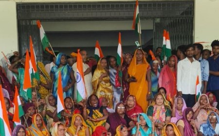 भदोही में औद्योगिक गलियारे के लिए जमीन लेने का विरोध:7 गांवों के किसानों ने किया प्रदर्शन, सीएम के नाम ज्ञापन देकर योजना रद्द करने की मांग