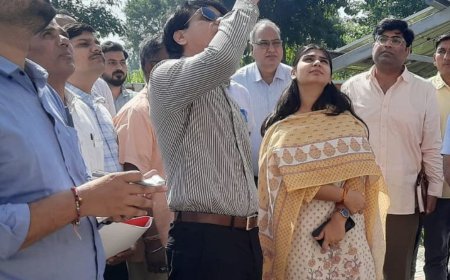 बिजनौर के शरीफपुर में नोडल अधिकारी ने पेयजल योजना देखी:ओवरहेड टैंक, पंप रूम और सोलर पैनल का जायजा लिया