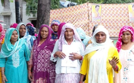 मुजफ्फरनगर में जमीन विवाद को लेकर कलेक्ट्रेट पहुंचीं महिलाएं:हाईकोर्ट के स्टे के बावजूद जेसीबी चलाने का आरोप, प्रशासन से जांच की मांग