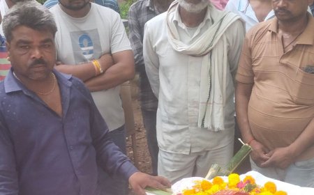 ललितपुर कांग्रेस के पूर्व जिलाध्यक्ष दुर्गा कुशवाहा की मौत:ललितपुर में हुआ अंतिम संस्कार, बेटे ने दी मुखाग्नि; हजारों लोग हुए शामिल