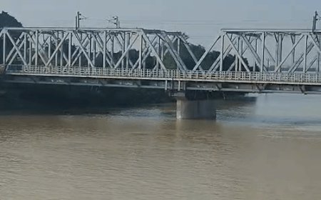 सरयू, राप्ती, कुआनो खतरे के निशान से पार:नेपाल में बारिश से गोरखपुर के 12 गांव बाढ़ से घिरे; प्रयागराज से मंगाई गई नावें