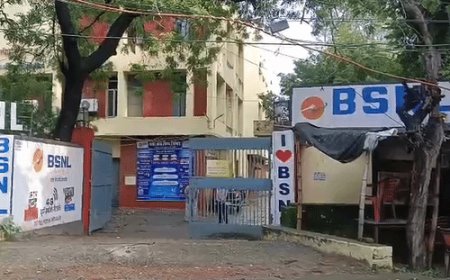 BSNL एक्सचेंज में घुसा पानी; ध्वस्त रहा मोबाइल नेटवर्क:देर रात तक पानी निकाला गया; अधिकारियों के सीयूजी भी नहीं लग रहे थे