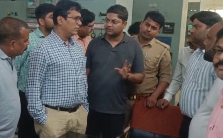 लखीमपुर में 50 घंटे से बिजली गुल:पेड़-पोल गिरने से चरमराई व्यवस्था; डीएम ने पावर हाउस का किया निरीक्षण