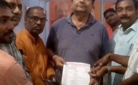 पडरौना के व्यापारियों ने जताया विरोध:2000 रुपए से ज्यादा UPI पेमेंट पर अतिरिक्त शुल्क नहीं लगाने की मांग