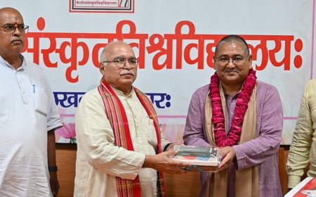 संस्कृत विश्वविद्यालय में विदाई समारोह:प्रो. नेगी एकलव्य परिसर में निदेशक बने; शुभकामनाओं के साथ विदा किया