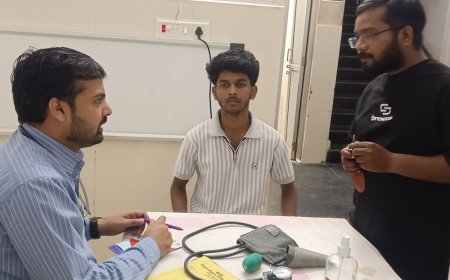 बैकुंठपुर में युवक को सांप ने काटा:परिजनों ने तत्काल जिला अस्पताल पहुंचाया, डॉक्टरों ने शुरू किया उपचार