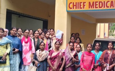 NHM संविदाकर्मियों ने नियमितीकरण की मांग पर प्रदर्शन किया:12 अक्टूबर से अनिश्चितकालीन हड़ताल की चेतावनी, समान काम-समान वेतन भी मांगा