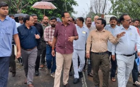झांसी कमिश्नर ने जानी लोगों की समस्या:अधिकारियों से बोले-लोगों की मूलभूत सुविधाओं में कमी नहीं आए