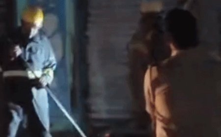 संभल में इनवर्टर-बैटरी की दुकान में भीषण आग:10 लाख का सामान जलकर राख, डेढ़ घंटे में बुझी आग